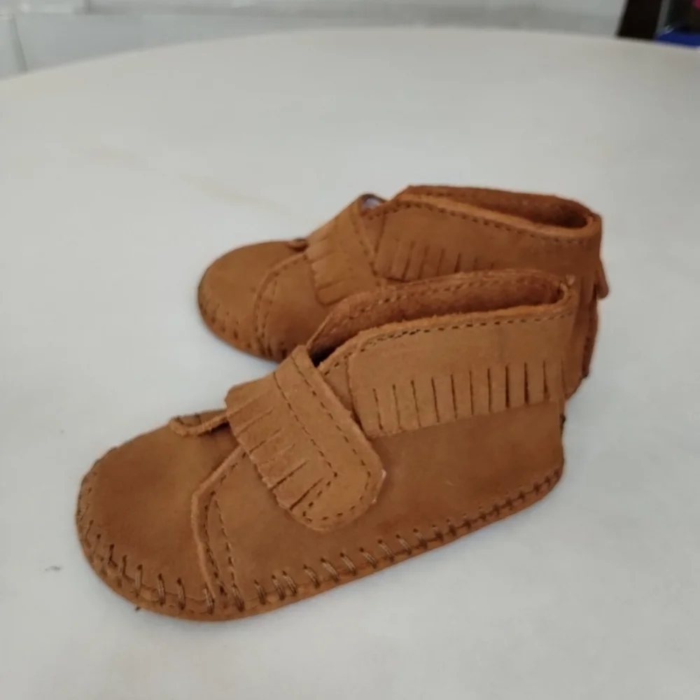 Minnetonka Kids Brown Suede Leather Moccasin Shoes SZ 6 Soft Lightweight Comfy